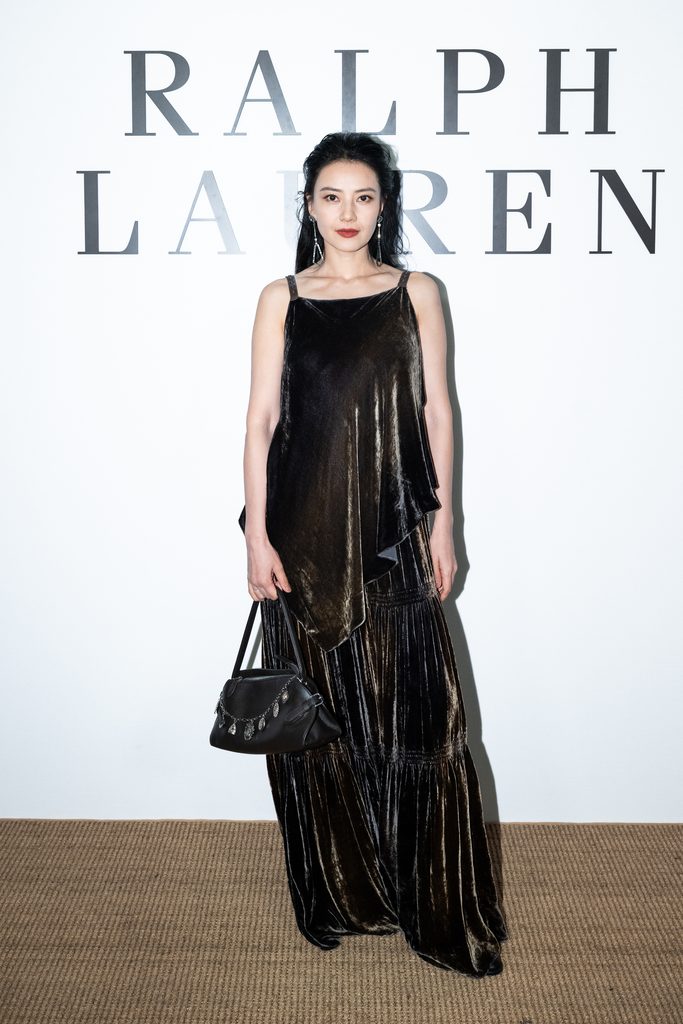 Ralph Lauren choisit la retenue, et convoque le monde entier pour la regarder 42 BFA 55413 8119038