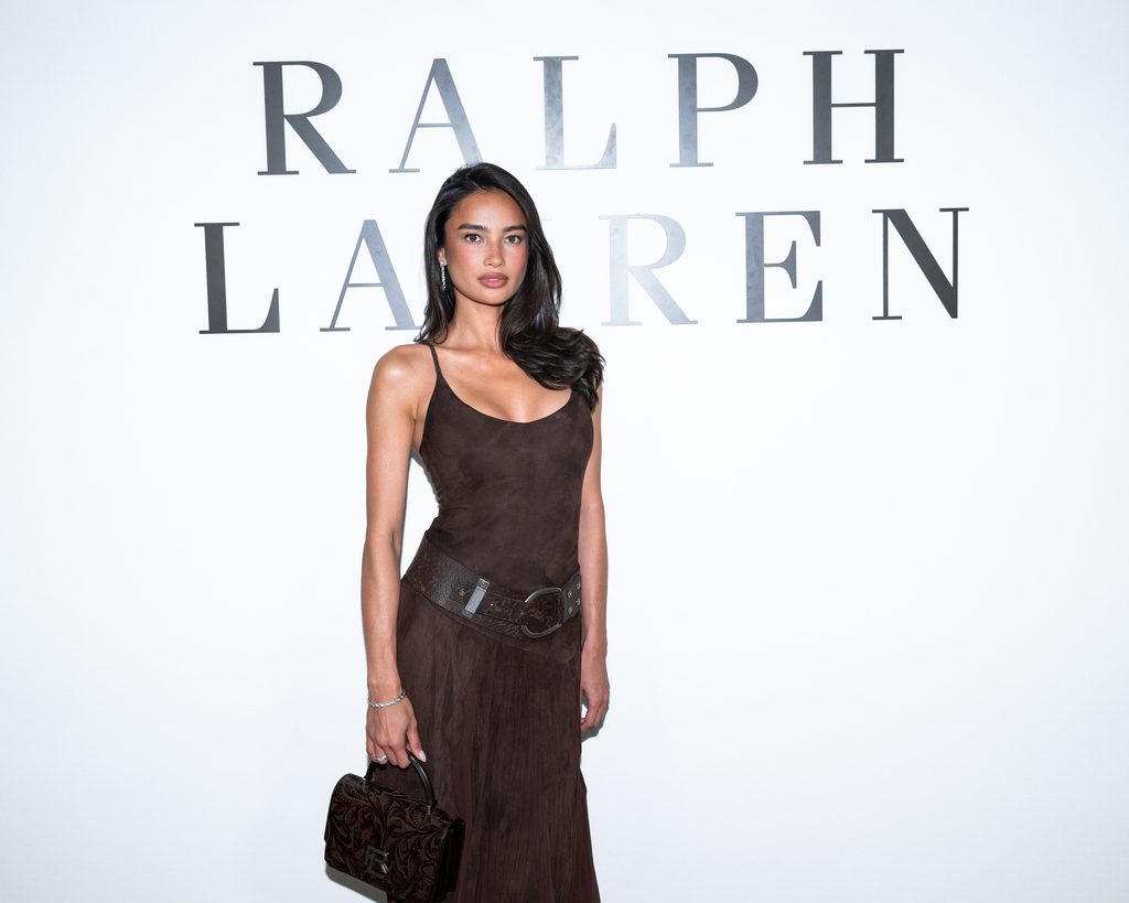 Ralph Lauren choisit la retenue, et convoque le monde entier pour la regarder 44 BFA 55413 8119041