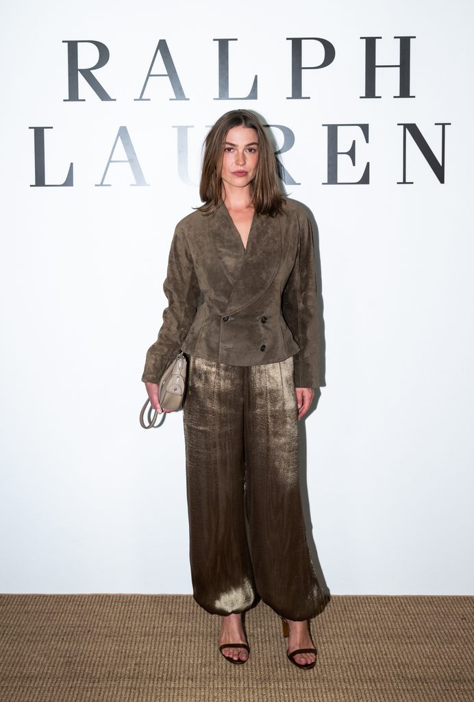 Ralph Lauren choisit la retenue, et convoque le monde entier pour la regarder 57 BFA 55413 8119054