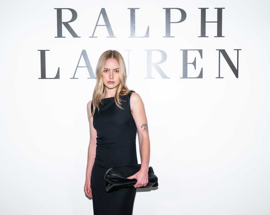 Ralph Lauren choisit la retenue, et convoque le monde entier pour la regarder 81 BFA 55413 8119078