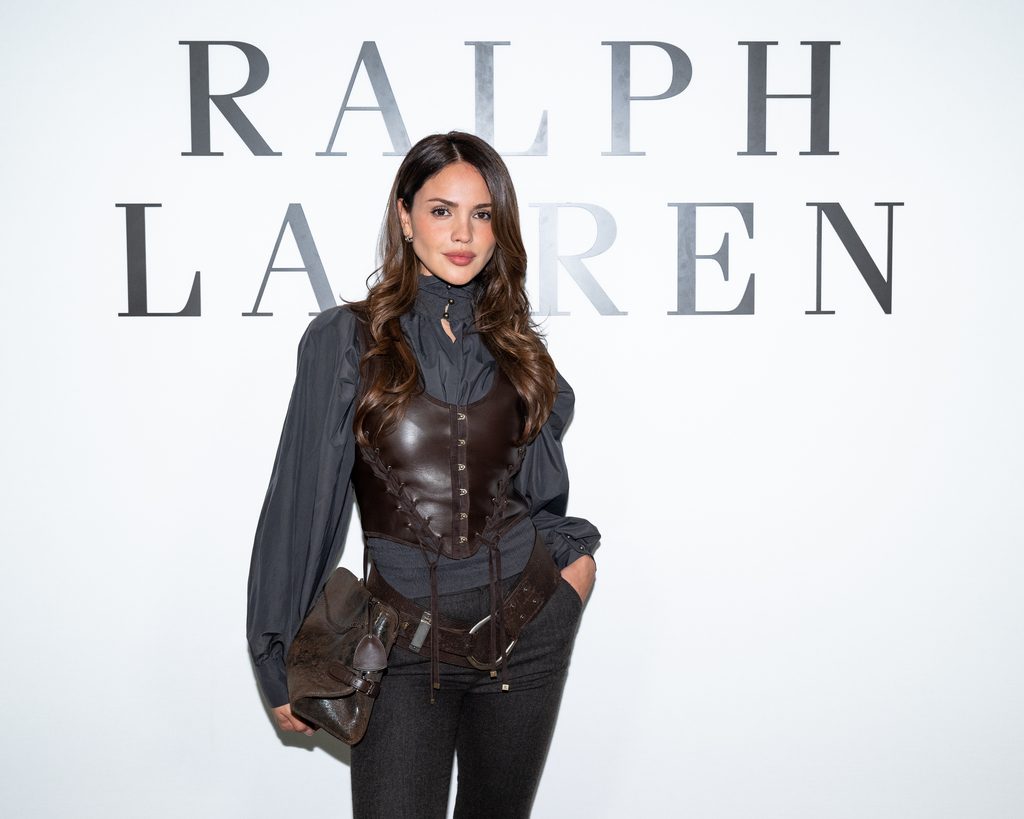Ralph Lauren choisit la retenue, et convoque le monde entier pour la regarder 83 BFA 55413 8119080