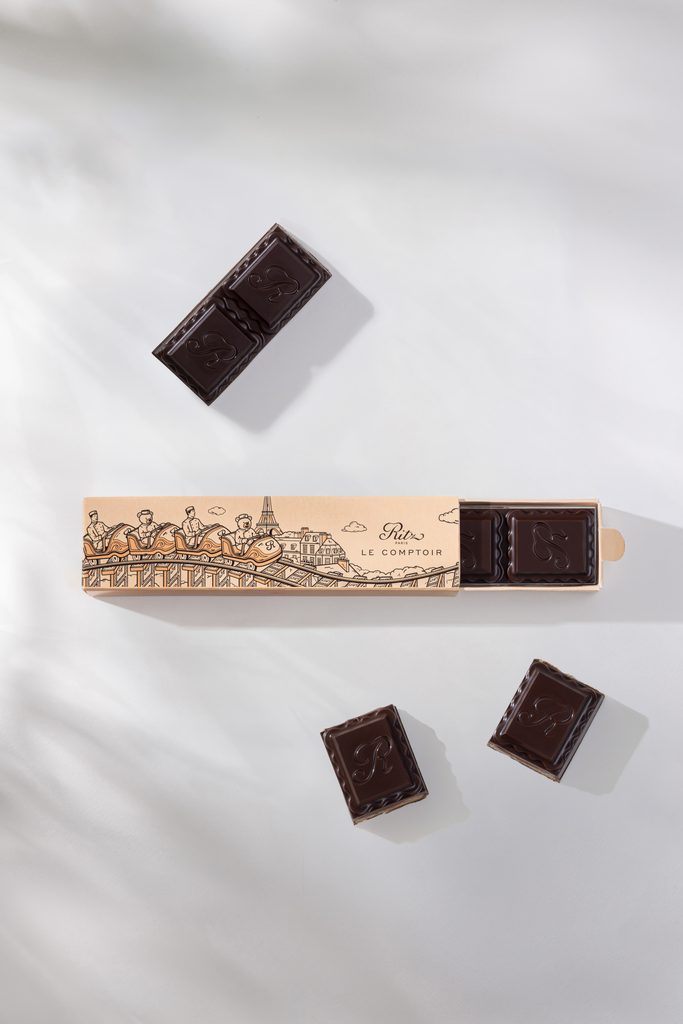Le Ritz Paris met le chocolat à l'épreuve de ses signes 30 Barre caramel chocolat noir Collection de Chocolats Ritz Paris Le Comptoir ©vincentnageotte