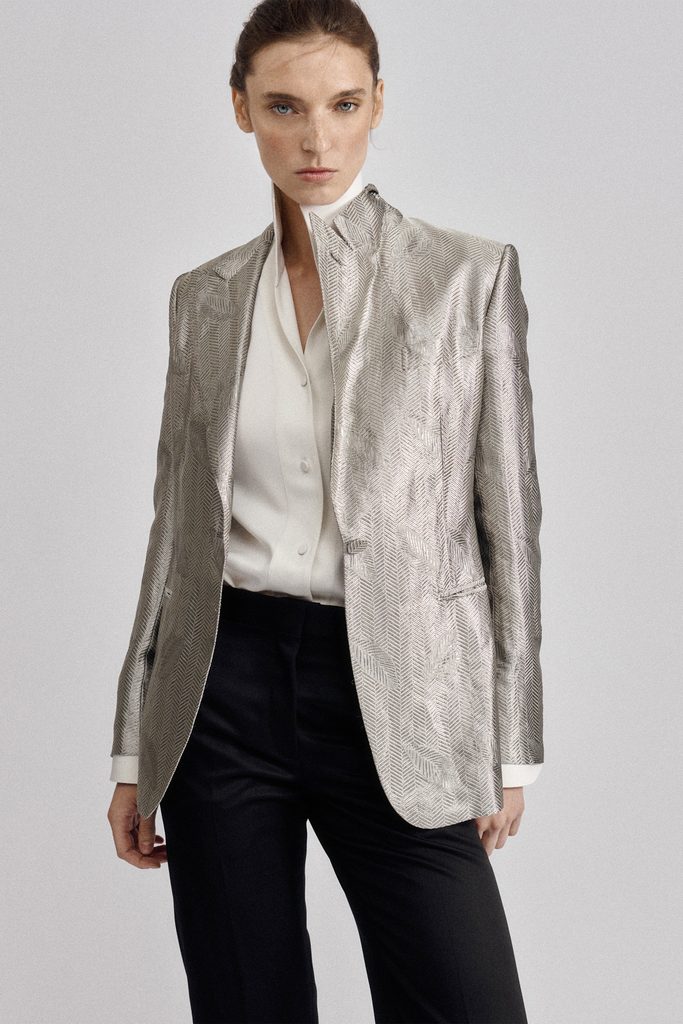 Brioni, l'atelier comme grammaire du sur-mesure féminin 38 Brioni SS27 LaDonnaAtelier 12
