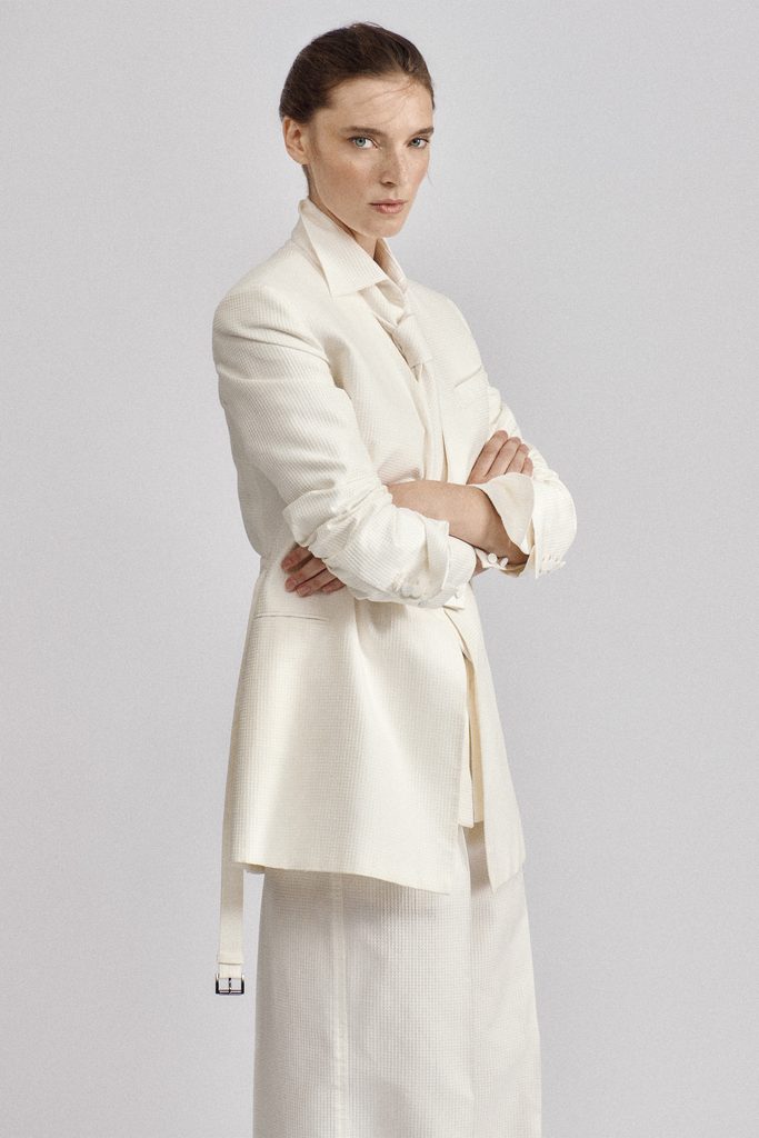 Brioni, l'atelier comme grammaire du sur-mesure féminin 36 Brioni SS27 LaDonnaAtelier 13