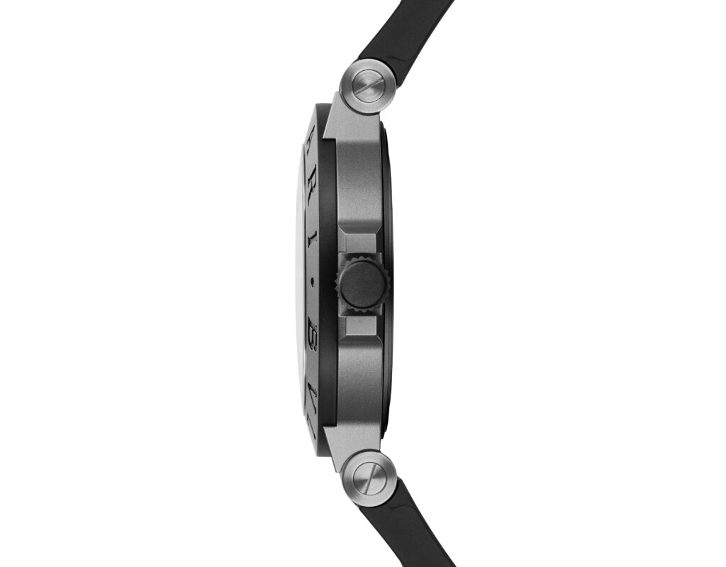 Bvlgari fait du titane un manifeste, pas un simple choix technique 27 Bvlgari 2026 Bvlgari Titanio GMT Packshot 104300 02
