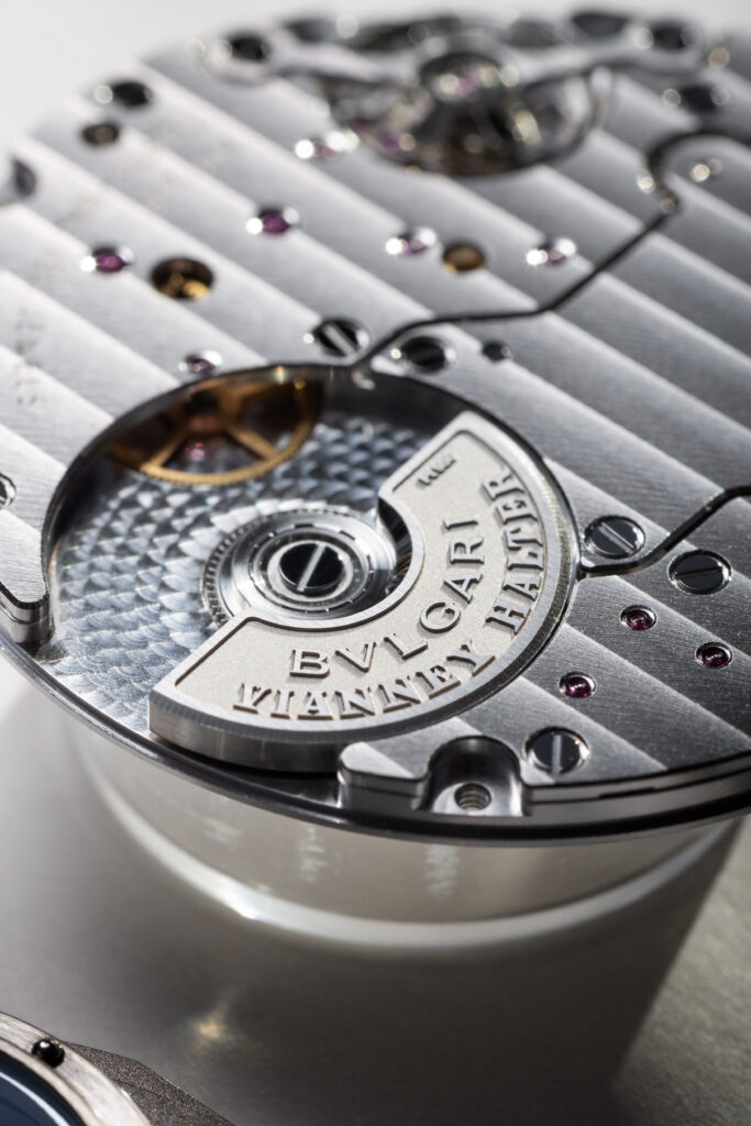 Bvlgari fait du titane un manifeste, pas un simple choix technique 49 Bvlgari 2026 Octo Finissimo Dual Time X V.Halter 104356 Craft 003