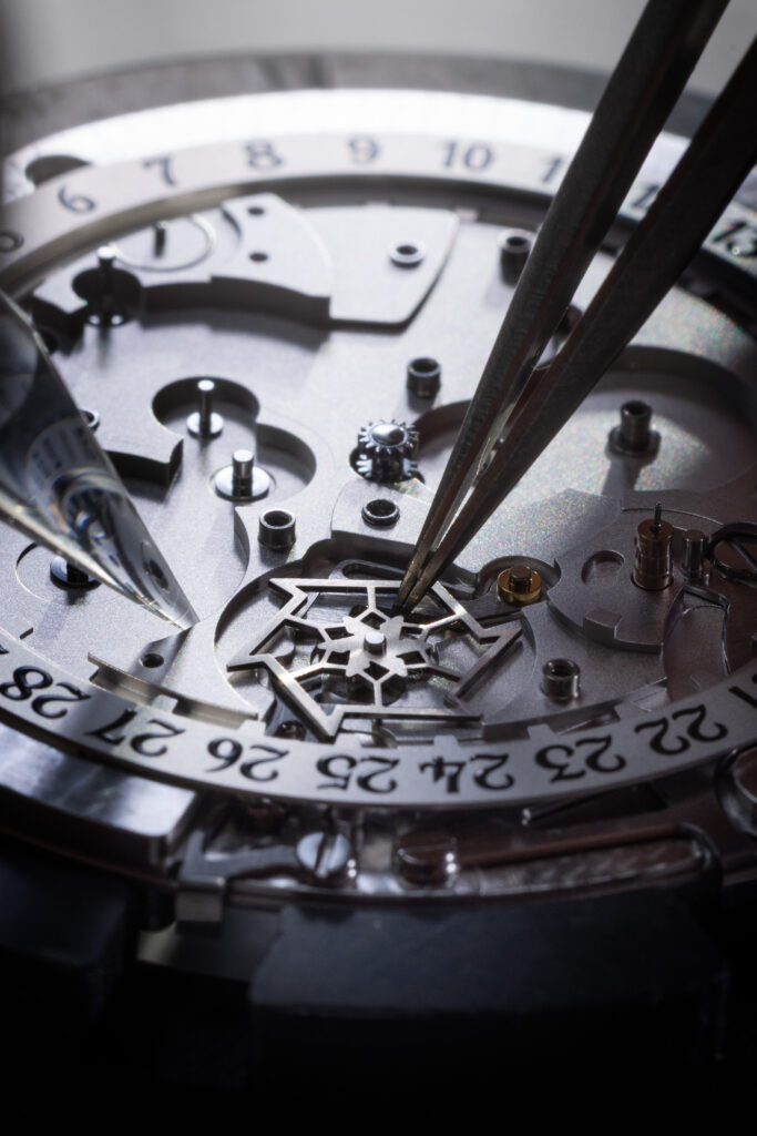 Bvlgari fait du titane un manifeste, pas un simple choix technique 54 Bvlgari 2026 Octo Finissimo Dual Time X V.Halter 104356 Craft 007