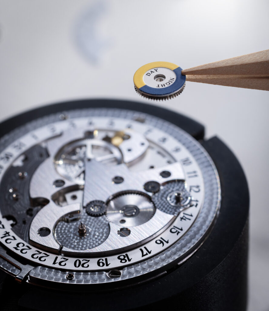 Bvlgari fait du titane un manifeste, pas un simple choix technique 58 Bvlgari 2026 Octo Finissimo Dual Time X V.Halter 104356 Craft 010