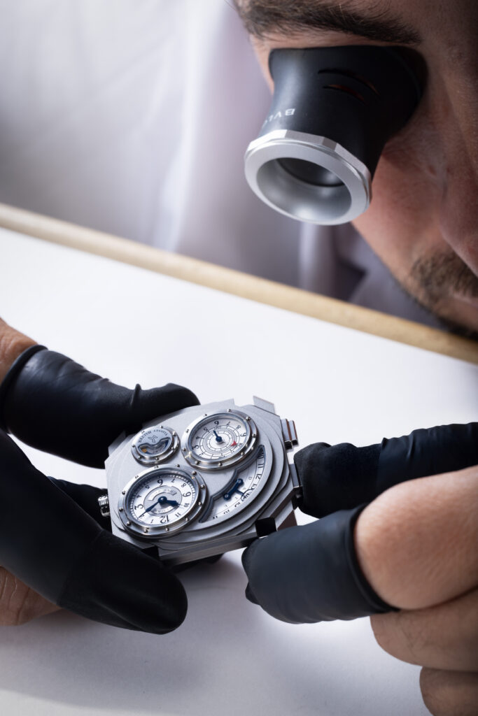 Bvlgari fait du titane un manifeste, pas un simple choix technique 66 Bvlgari 2026 Octo Finissimo Dual Time X V.Halter 104356 Craft 019