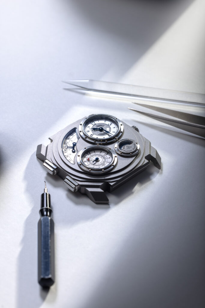Bvlgari fait du titane un manifeste, pas un simple choix technique 62 Bvlgari 2026 Octo Finissimo Dual Time X V.Halter 104356 Craft 020