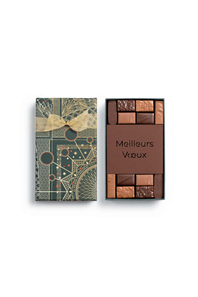 La Maison du Chocolat construit son Noël autour d'un lustre en chocolat noir 33 CM1 PLAQUE MEILLEURS VOEUX LMDC ©LAURENT ROUVRAIS