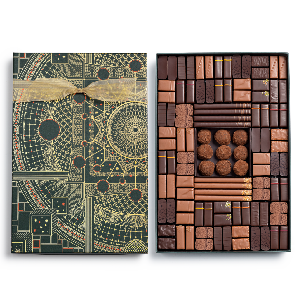 La Maison du Chocolat construit son Noël autour d'un lustre en chocolat noir 34 CM5 105 PCS LMDC ©LAURENT ROUVRAIS
