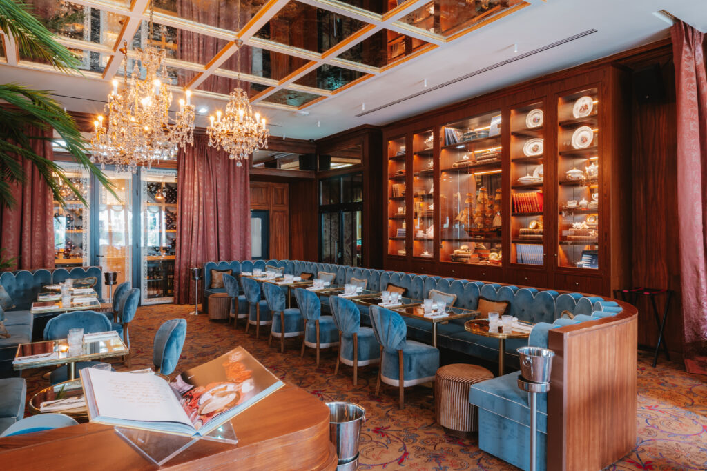 Café Lapérouse s'installe à La Vallée Village : l'art de vivre parisien fait escale 37 Cafe Laperouse mainroom 10