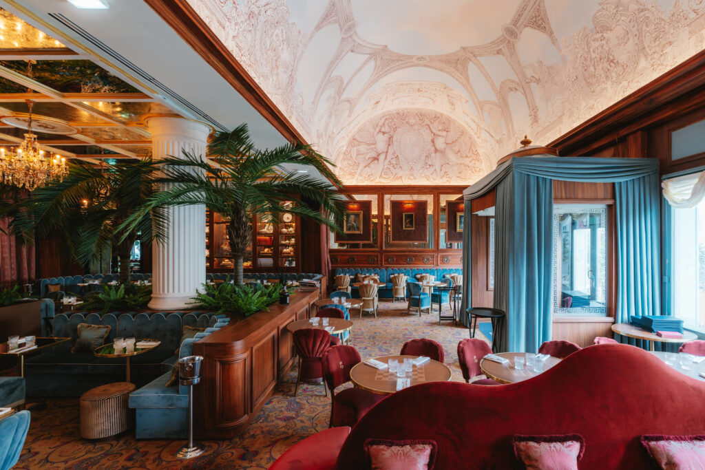 Café Lapérouse s'installe à La Vallée Village : l'art de vivre parisien fait escale 41 Cafe Laperouse mainroom 14
