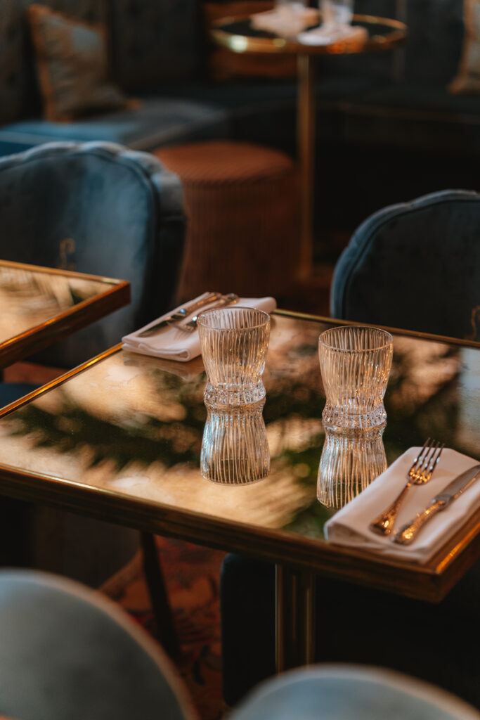 Café Lapérouse s'installe à La Vallée Village : l'art de vivre parisien fait escale 49 Cafe Laperouse mainroom 22