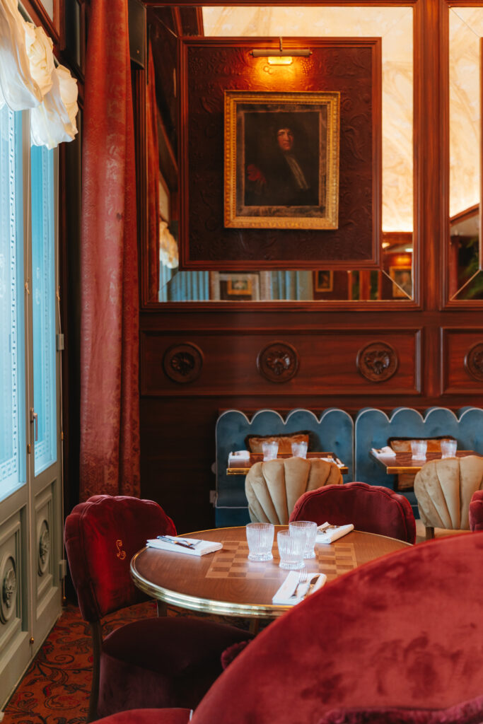 Café Lapérouse s'installe à La Vallée Village : l'art de vivre parisien fait escale 55 Cafe Laperouse mainroom 28