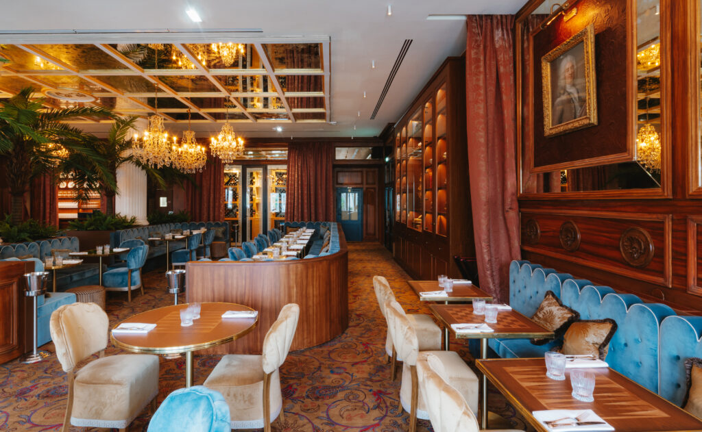 Café Lapérouse s'installe à La Vallée Village : l'art de vivre parisien fait escale 34 Cafe Laperouse mainroom 4