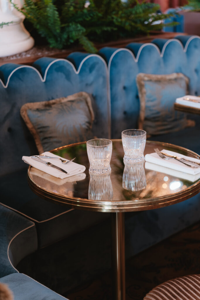 Café Lapérouse s'installe à La Vallée Village : l'art de vivre parisien fait escale 66 Cafe Laperouse mainroom 40