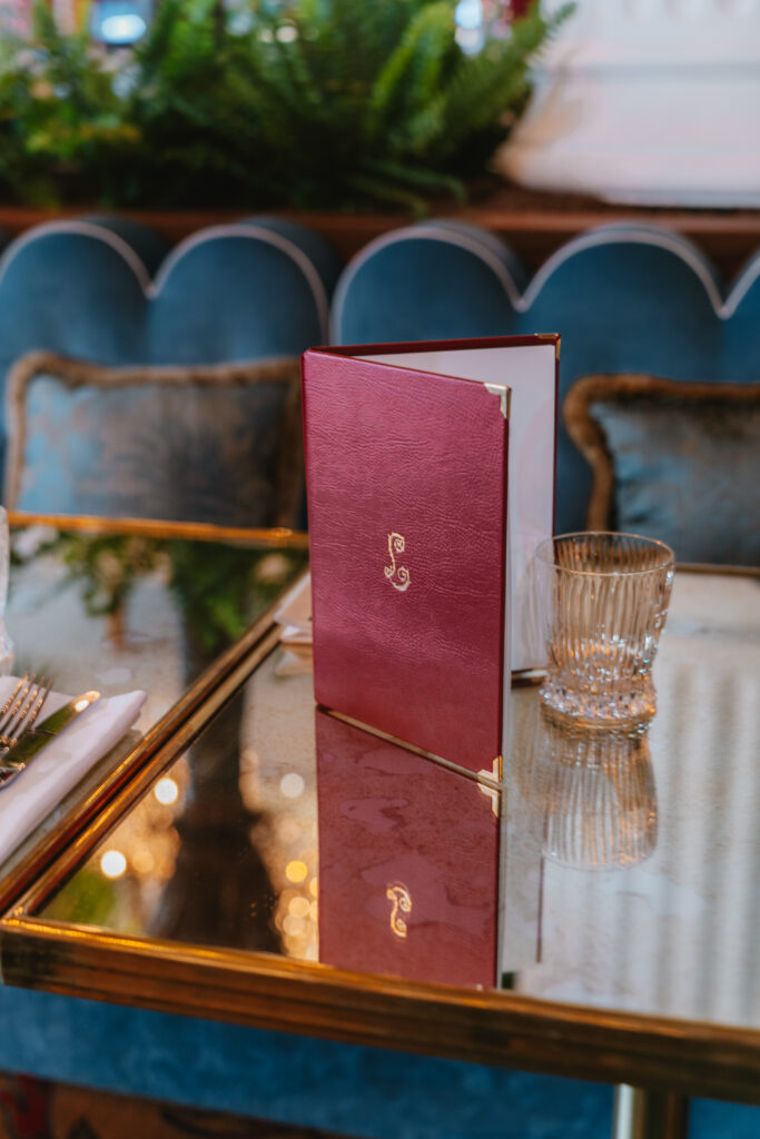 Café Lapérouse s'installe à La Vallée Village : l'art de vivre parisien fait escale 70 Cafe Laperouse mainroom 44