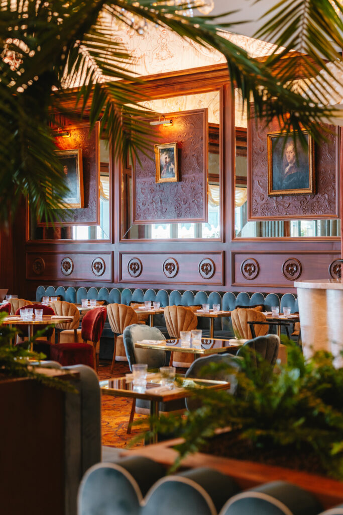 Café Lapérouse s'installe à La Vallée Village : l'art de vivre parisien fait escale 71 Cafe Laperouse mainroom 45