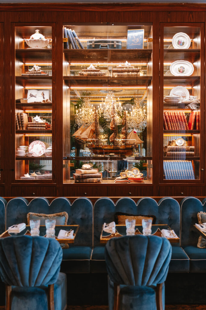 Café Lapérouse s'installe à La Vallée Village : l'art de vivre parisien fait escale 72 Cafe Laperouse mainroom 46