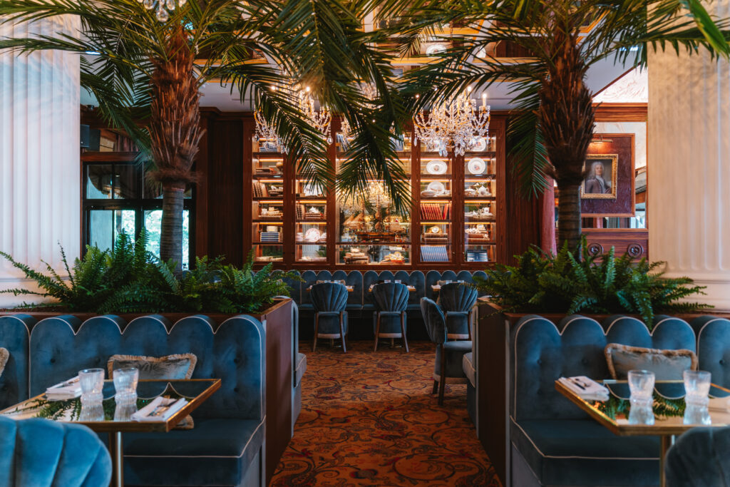 Café Lapérouse s'installe à La Vallée Village : l'art de vivre parisien fait escale 75 Cafe Laperouse mainroom 50