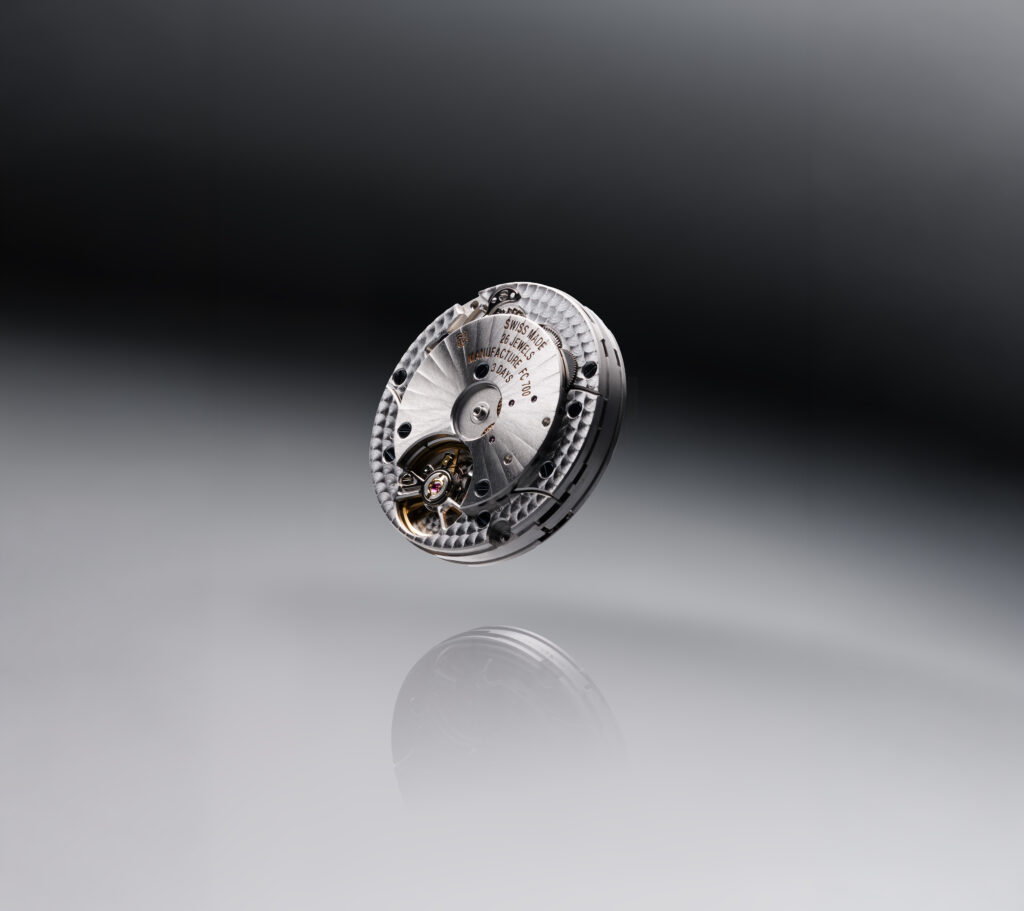 Frederique Constant loge la lune dans un boîtier sport-chic 31 Caliber HD