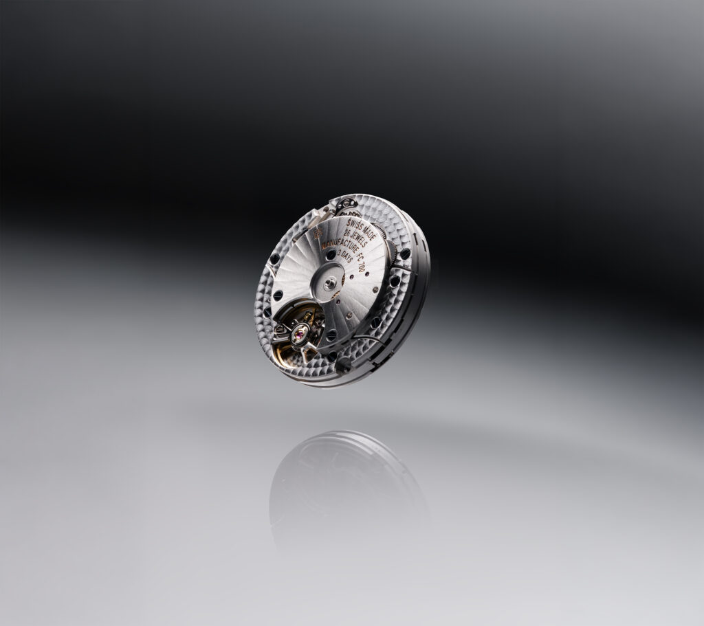 Frederique Constant loge la lune dans un boîtier sport-chic 32 Caliber SD