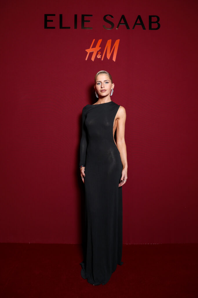 Elie Saab et H&M : une robe de mariée dévoilée en musique au Palais Brongniart 40 Caro Daur