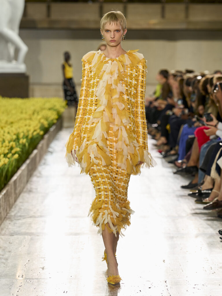 Carolina Herrera fête ses 45 ans avec Warhol, le New Yorker et Taffin 60 Carolina Herrera S27 Look 013 3X4