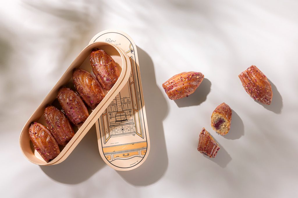 Ritz Paris Le Comptoir : une madeleine pour Octobre Rose, une tarte Tatin pour l'automne 26 Coffret de Madeleines Rose Hibiscus Octobre Rose Ritz Paris Le Comptoir ©vincentnageotte 2026