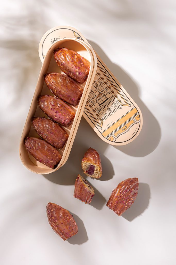 Ritz Paris Le Comptoir : une madeleine pour Octobre Rose, une tarte Tatin pour l'automne 25 Coffret de Madeleines Rose Hibiscus Octobre Rose Ritz Paris Le Comptoir ©vincentnageotte 2026 2