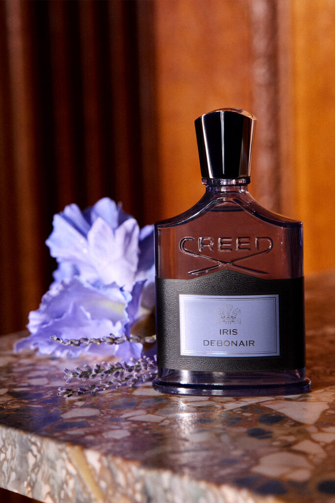 Creed Iris Debonair : la lavande anglaise et l'iris des Landes se répondent 35 Creed Iris Debonair Bottle 04 Digital 2x3 1
