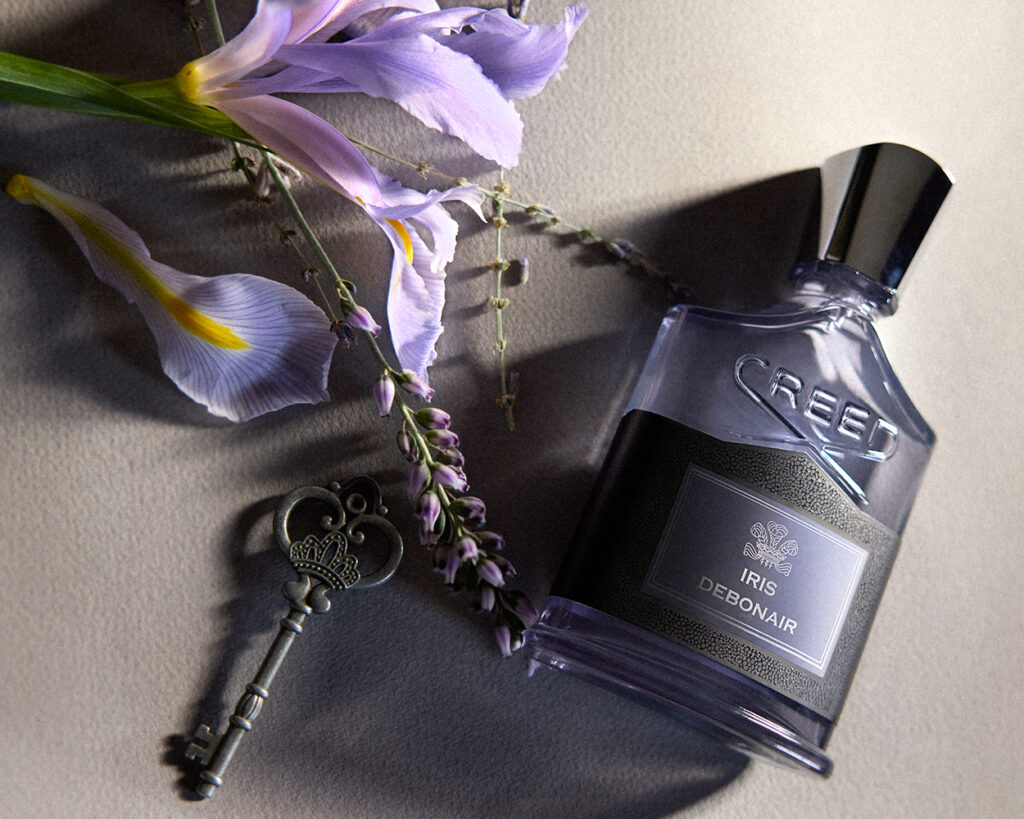 Creed Iris Debonair : la lavande anglaise et l'iris des Landes se répondent 36 Creed Iris Debonair Bottle 05 Digital 5x4 1