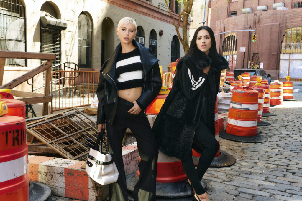 DKNY confie New York à deux visages qui se répondent 25 DKNY FW26 CAMPAIGN SHOT 02