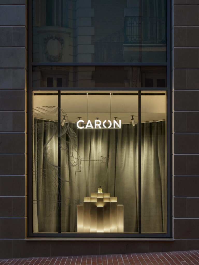 À Monaco, Caron installe le parfum au rang d'art contemporain 27 E0A3360 3x4 CopyrightPaulRiddle