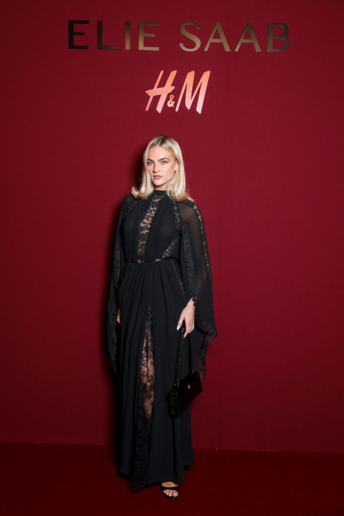 Elie Saab et H&M : une robe de mariée dévoilée en musique au Palais Brongniart 110 Emillia Silberg