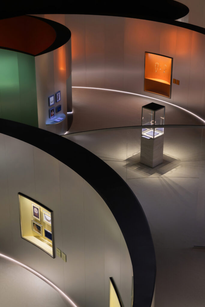 À Shanghai, Bvlgari fait de la couleur un langage diplomatique 48 FLX 7981