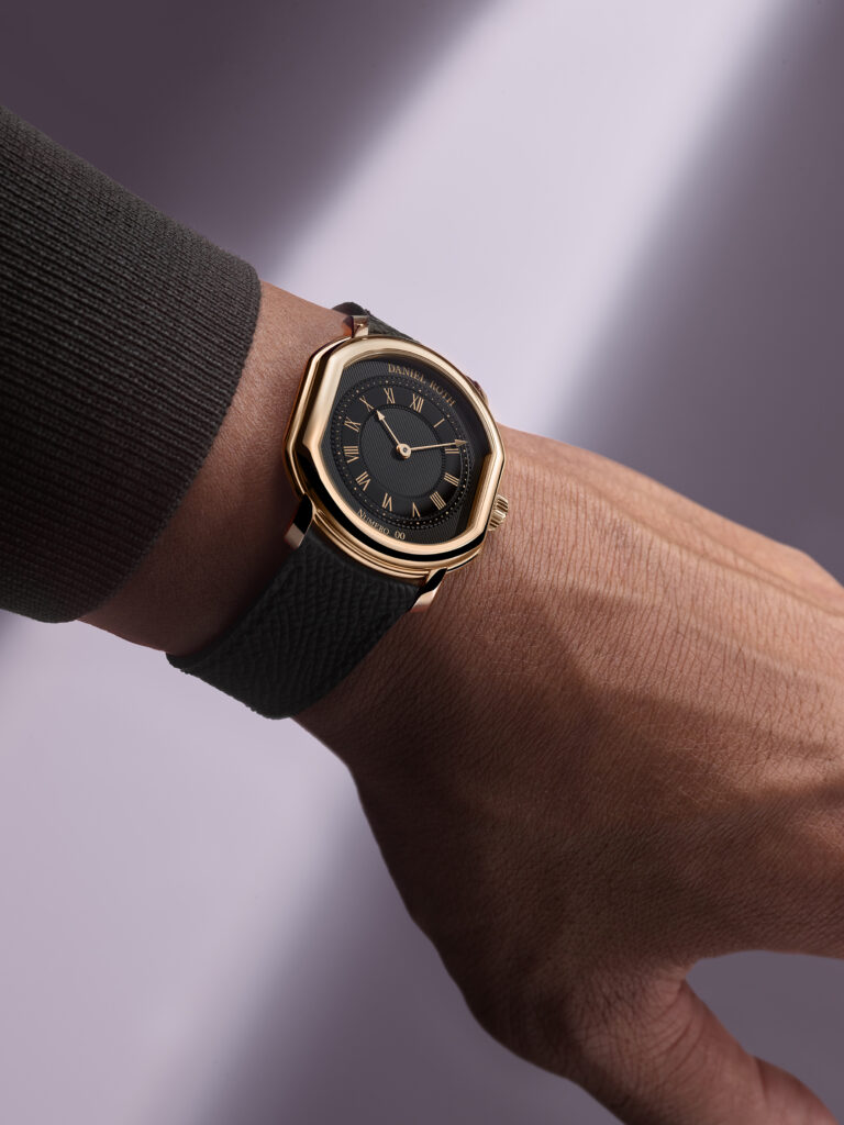 Daniel Roth Extra Plat Rose Gold Gilt : l'art de l'effacement 25 Gilt RG wrist RVB