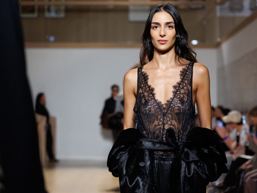 M&S entre dans la légende de la Fashion Week de Londres avec un siècle d'archives 46 IKA1505 1