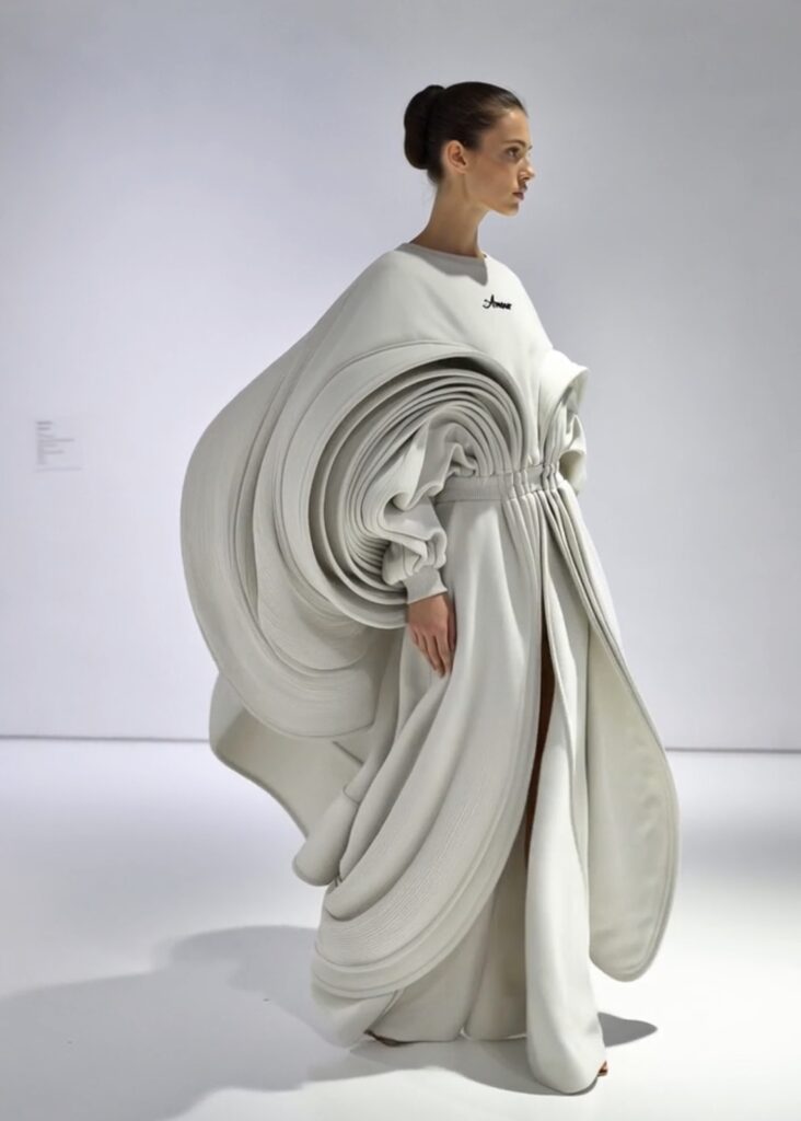 FUTURFASHION dévoile Pierre Amour, le créateur qui dessine la mode avec l'intelligence artificielle 28 IMG 6918
