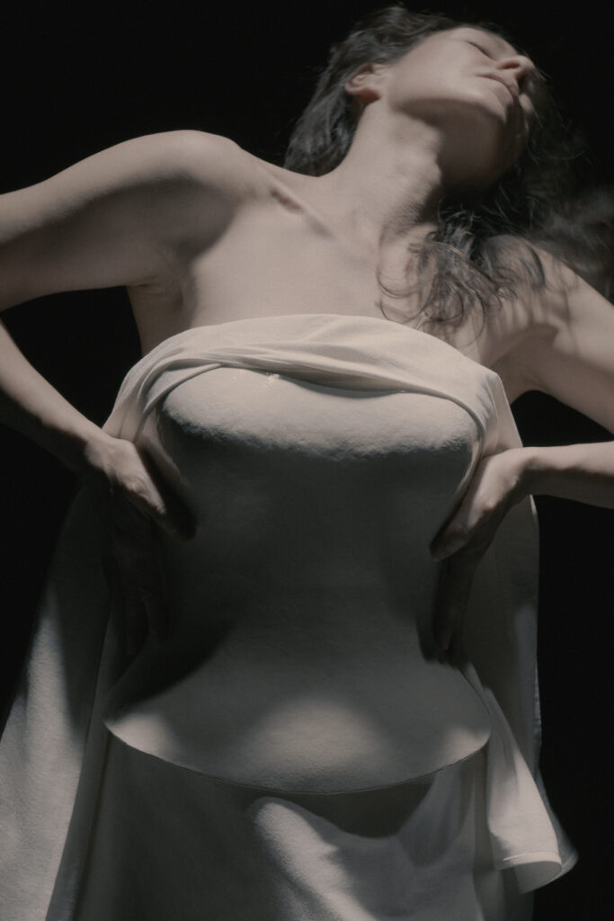 ISSEY MIYAKE Urushi Body : Laque et Papier Washi 26 ISSEY MIYAKE URUSHI BODY 6