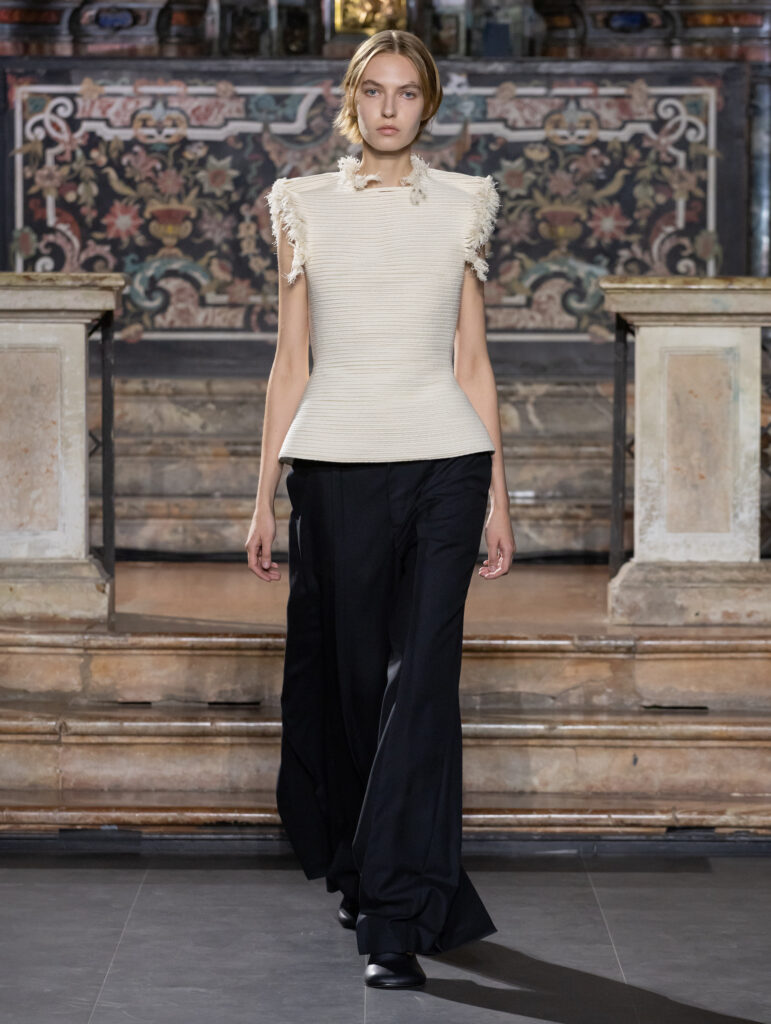 Galib Gassanoff repense la monumentalité avec sa nouvelle collection Institution 29 Institution SS27 Look 02