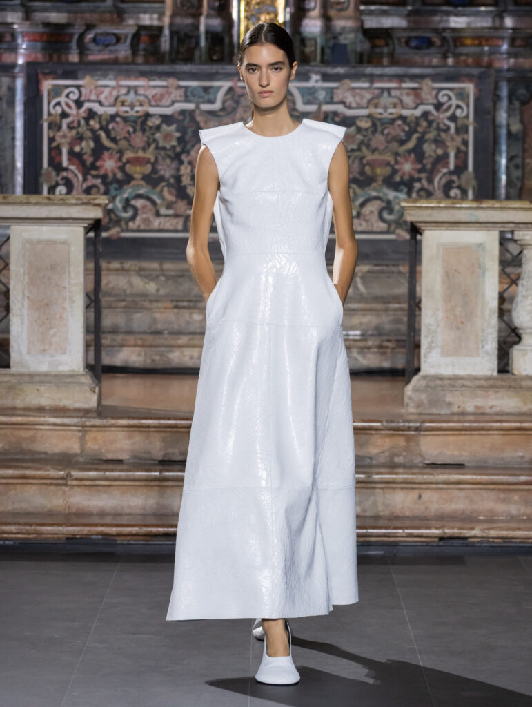 Galib Gassanoff repense la monumentalité avec sa nouvelle collection Institution 27 Institution SS27 Look 17