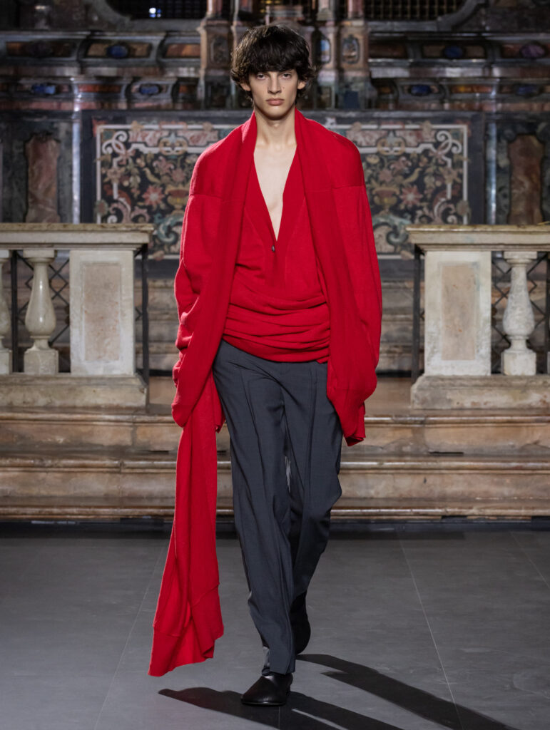 Galib Gassanoff repense la monumentalité avec sa nouvelle collection Institution 30 Institution SS27 Look 20