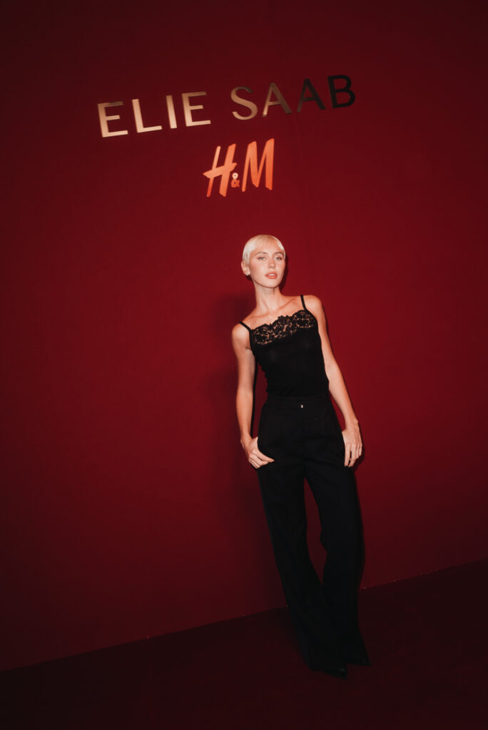 Elie Saab et H&M : une robe de mariée dévoilée en musique au Palais Brongniart 252 Iris Law 1