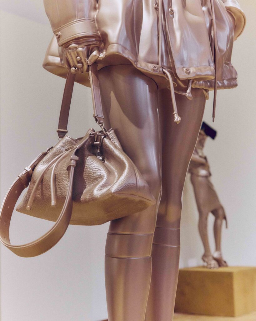 Jimmy Choo Printemps-Été 2027 : l'art de ne jamais choisir 34 JIMMY CHOO PRESS DAY 11 1MB