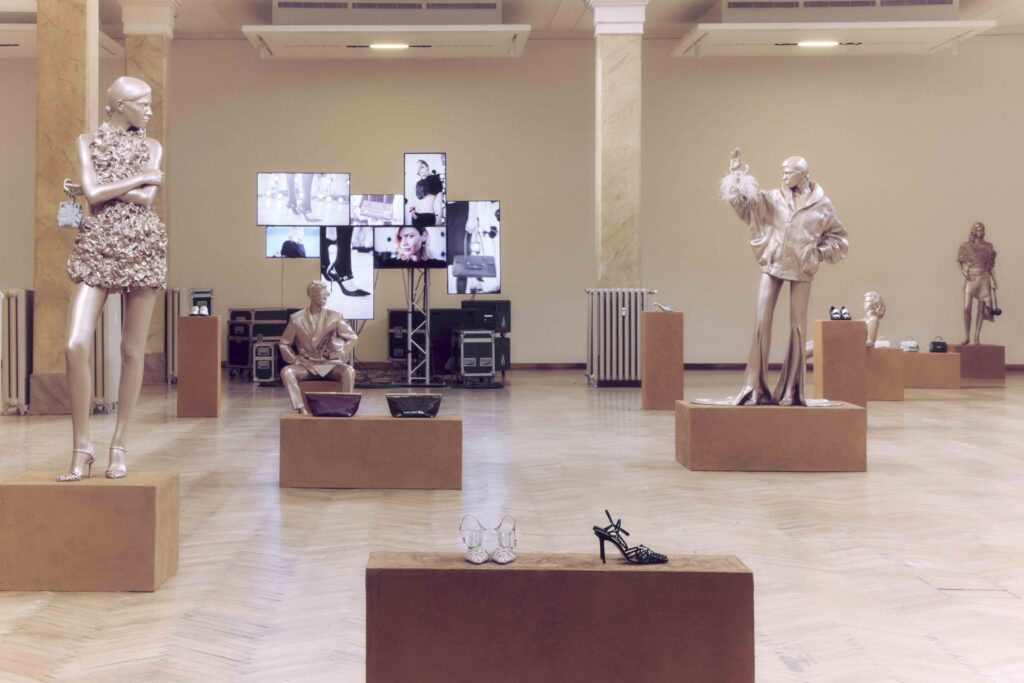 Jimmy Choo Printemps-Été 2027 : l'art de ne jamais choisir 28 JIMMY CHOO PRESS DAY 1 1MB