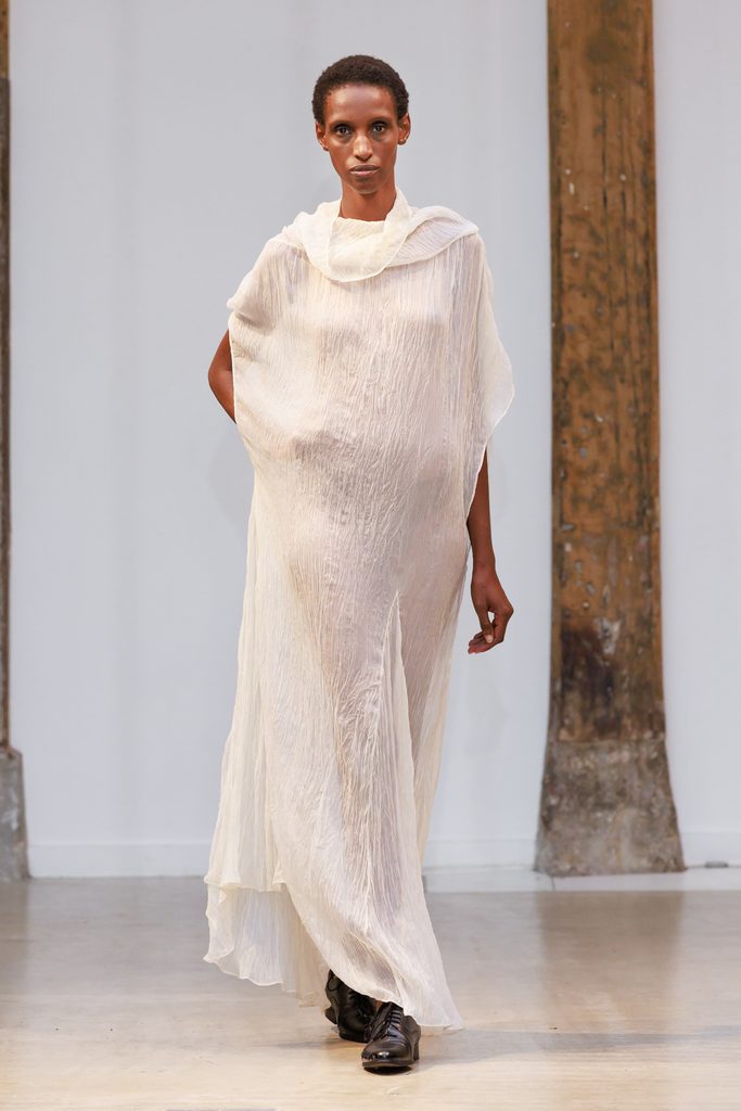 Vautrait printemps-été 2027 : nœuds de voile et palette de bord de mer, présentés à Paris 39 LOOK 15