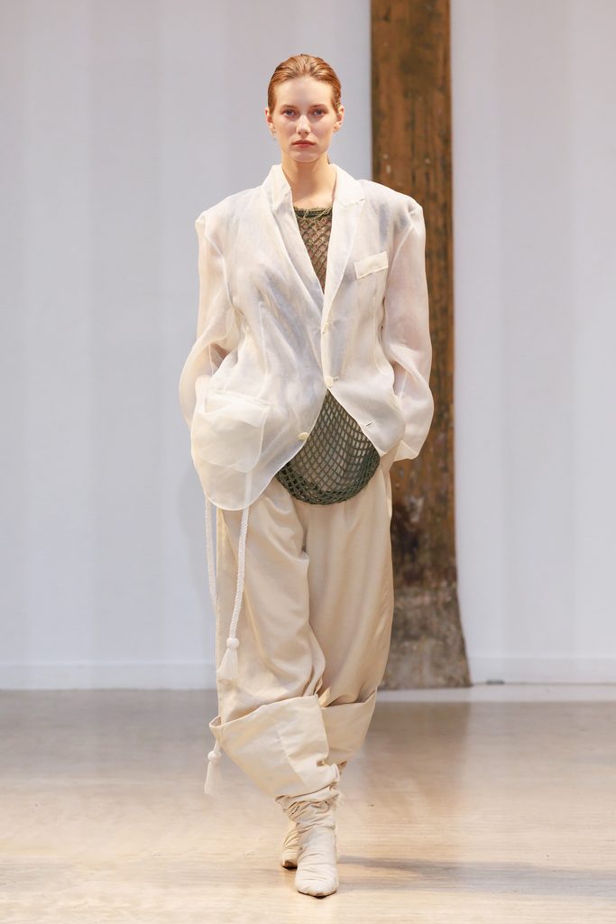 Vautrait printemps-été 2027 : nœuds de voile et palette de bord de mer, présentés à Paris 41 LOOK 17